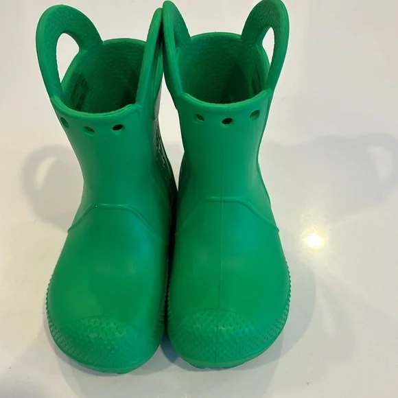 Crocs toddler size 7 green rain boots. - Picture 4 of 4